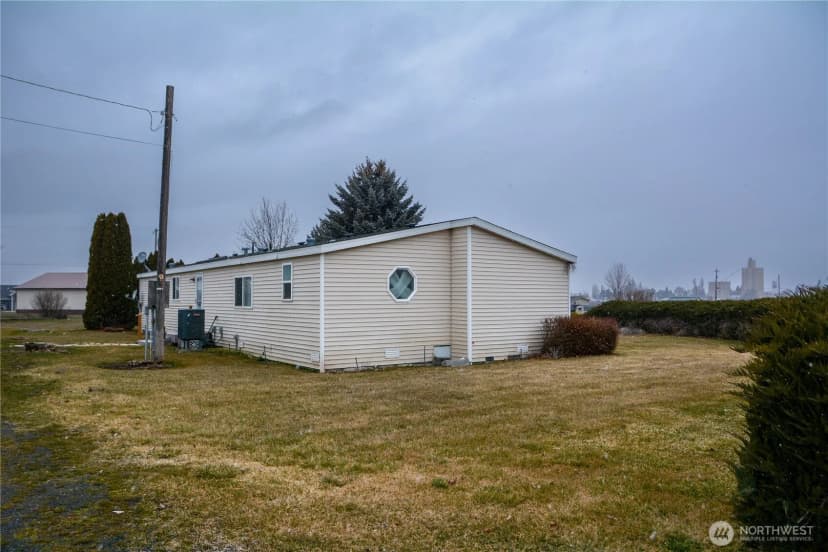 Property photo for 1873 8th Street, Davenport photo 33