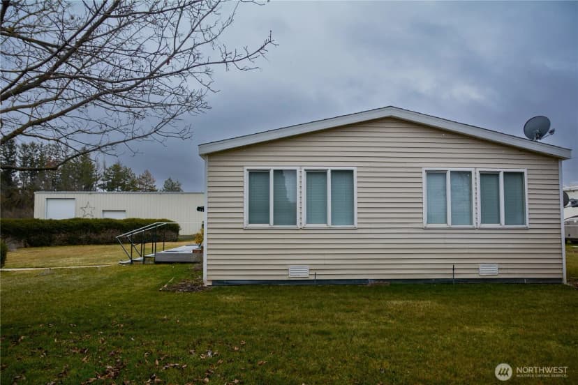 Property photo for 1873 8th Street, Davenport photo 31