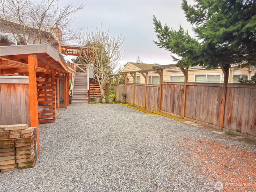 Property photo for 2004 Sw 117th Place, Burien photo 38