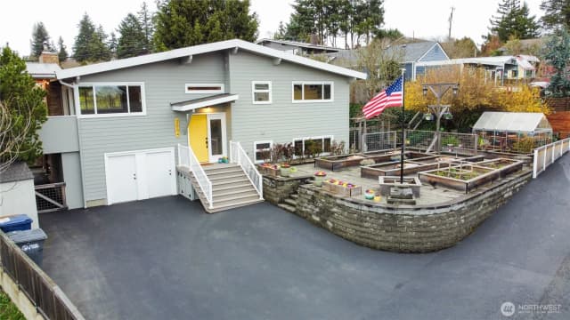 Property photo for 2004 Sw 117th Place, Burien
