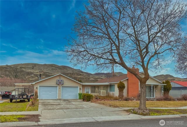 Property photo for 804 Central Drive, Coulee Dam
