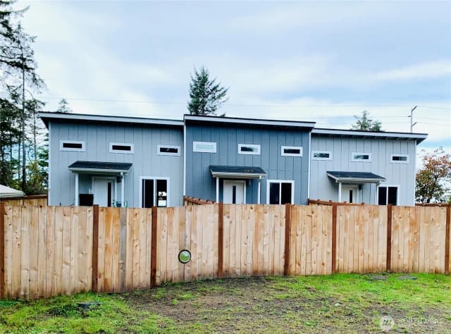 Property photo for 520 Dolphin Avenue Ne, Ocean Shores photo 4