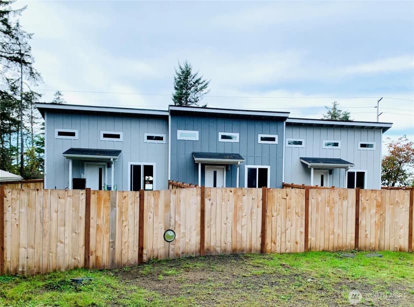 Property photo for 520 Dolphin Avenue Ne, Ocean Shores photo 4