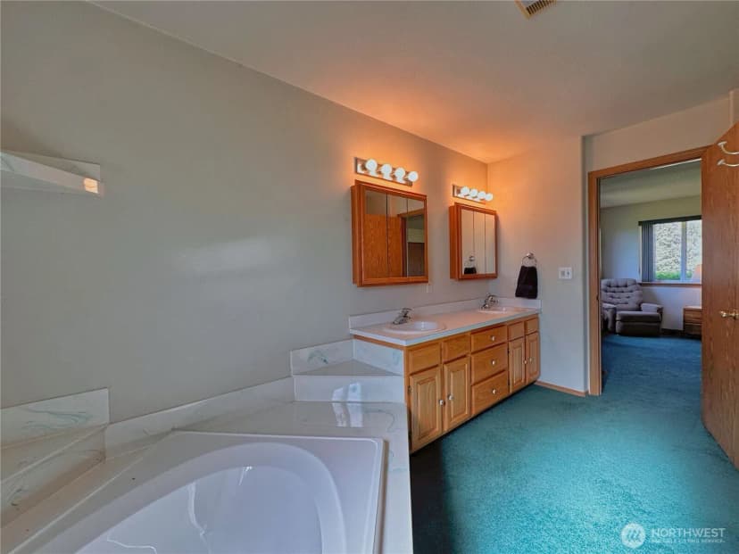 Property photo for 55086 Bay Area Drive Ne, Electric City photo 17