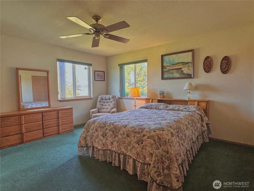 Property photo for 55086 Bay Area Drive Ne, Electric City photo 14
