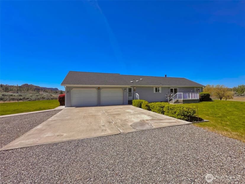 Property photo for 55086 Bay Area Drive Ne, Electric City photo 4