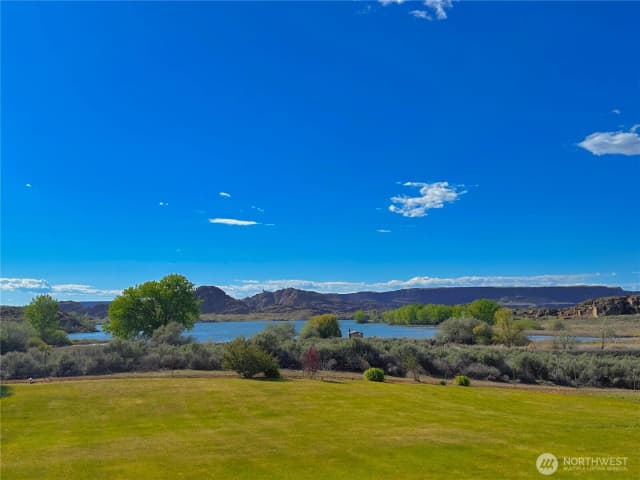 Property photo for 55086 Bay Area Drive Ne, Electric City photo 2