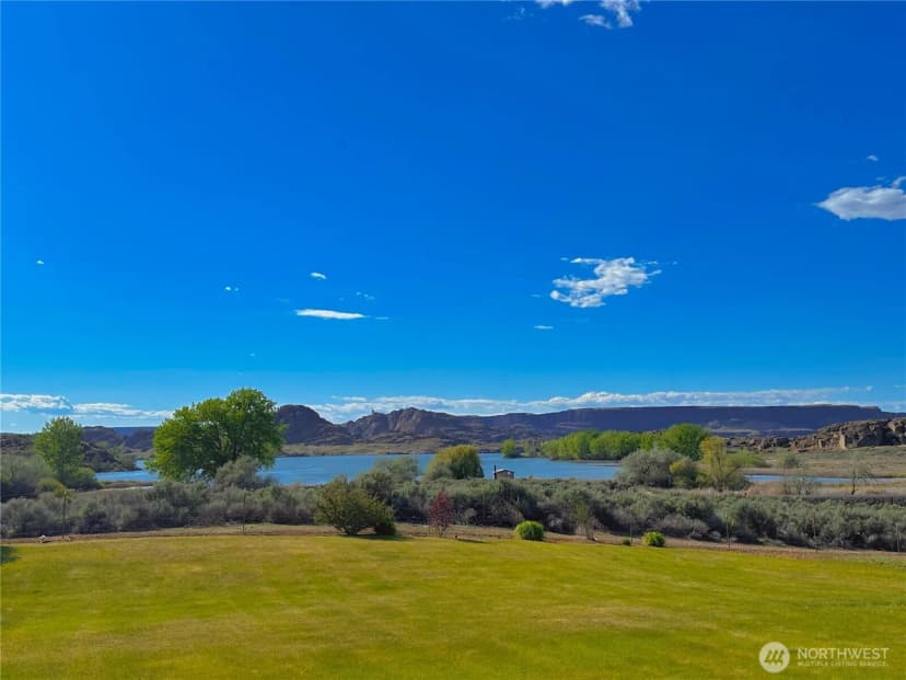 Property photo for 55086 Bay Area Drive Ne, Electric City photo 2