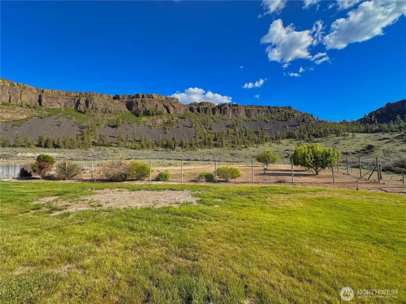 Property photo for 55086 Bay Area Drive Ne, Electric City photo 25