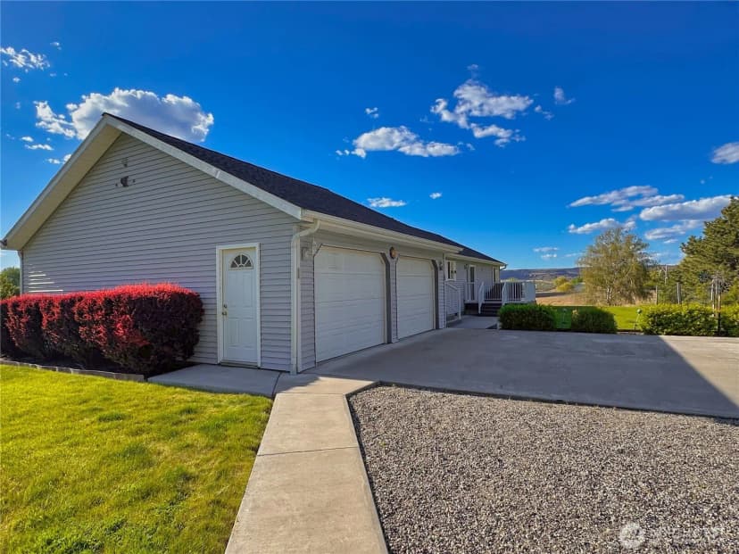 Property photo for 55086 Bay Area Drive Ne, Electric City photo 7