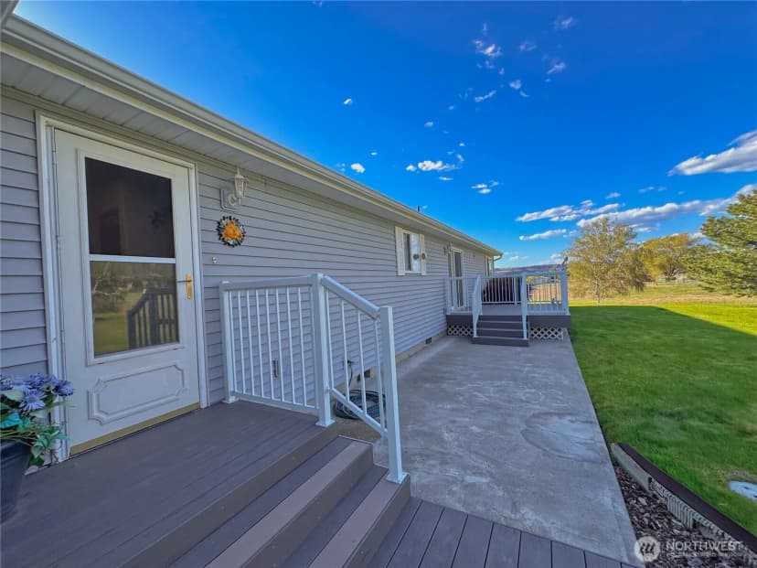 Property photo for 55086 Bay Area Drive Ne, Electric City photo 27