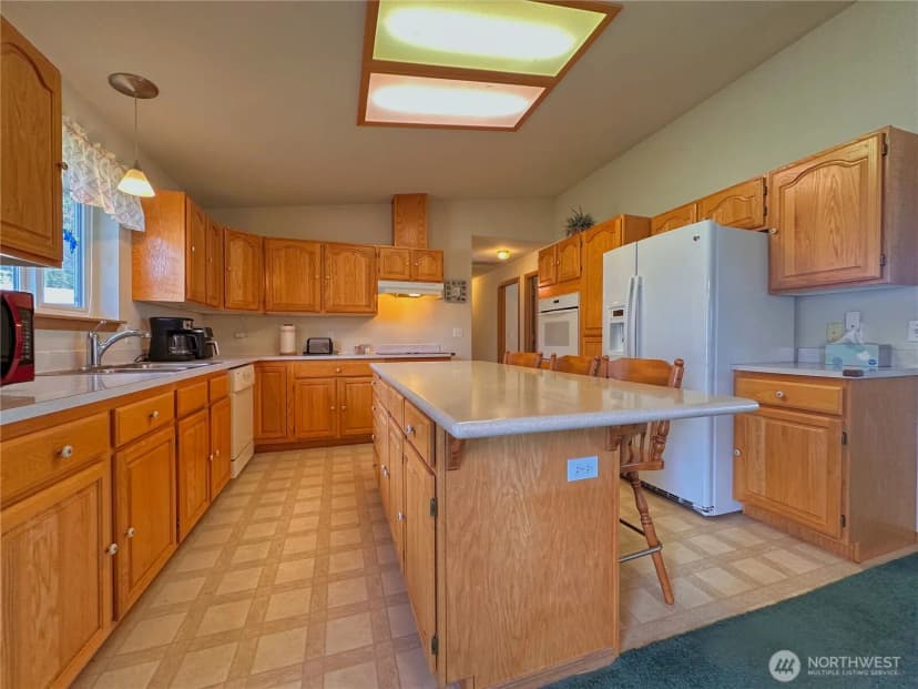 Property photo for 55086 Bay Area Drive Ne, Electric City photo 13