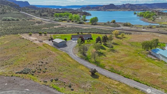 Property photo for 55086 Bay Area Drive Ne, Electric City photo 3