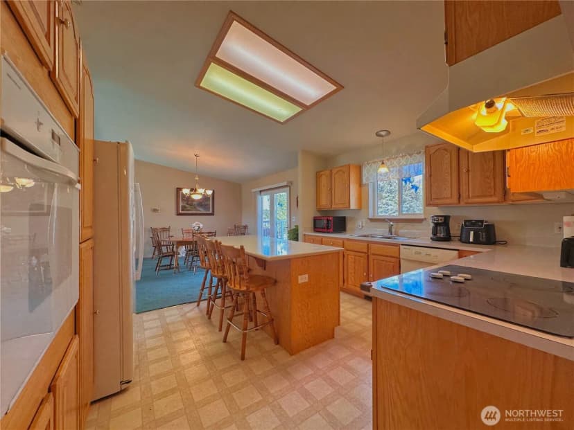 Property photo for 55086 Bay Area Drive Ne, Electric City photo 12