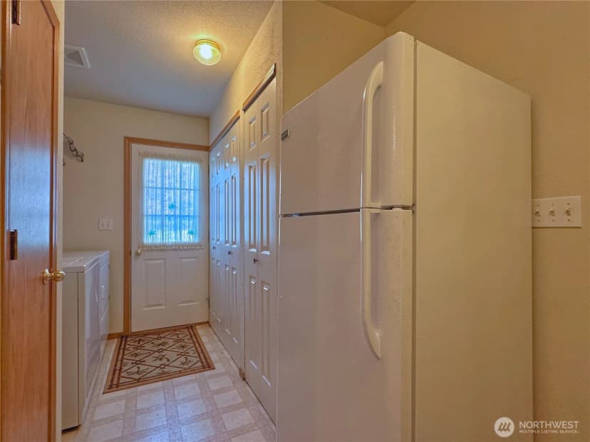Property photo for 55086 Bay Area Drive Ne, Electric City photo 22
