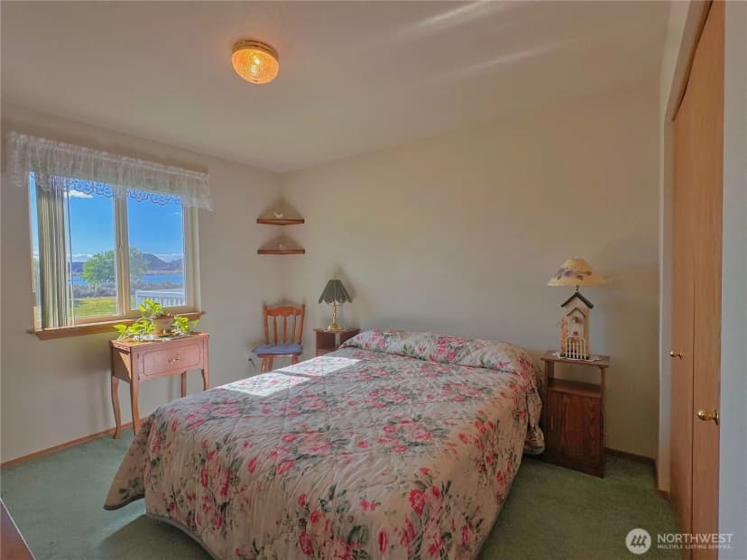 Property photo for 55086 Bay Area Drive Ne, Electric City photo 18