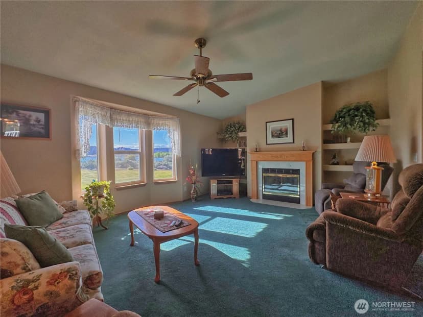 Property photo for 55086 Bay Area Drive Ne, Electric City photo 9
