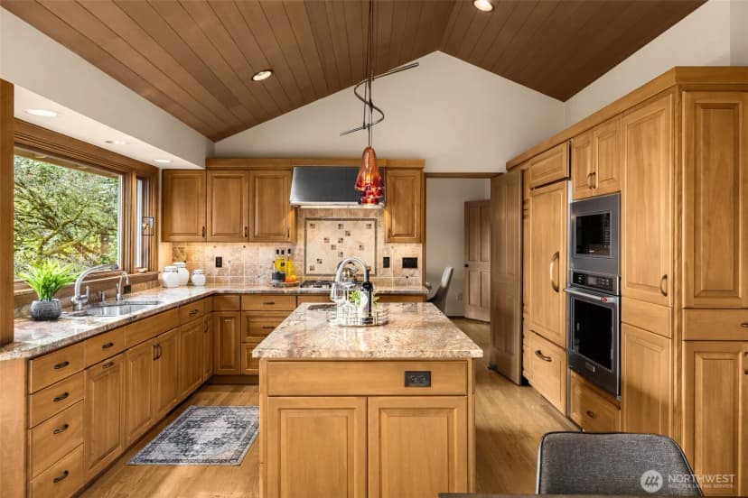 Property photo for 8440 W Mercer Way, Mercer Island photo 13