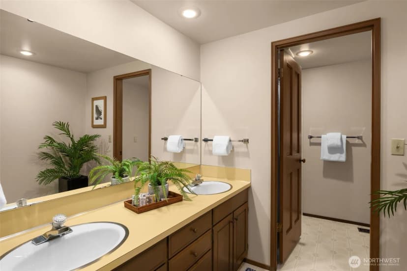 Property photo for 8440 W Mercer Way, Mercer Island photo 28