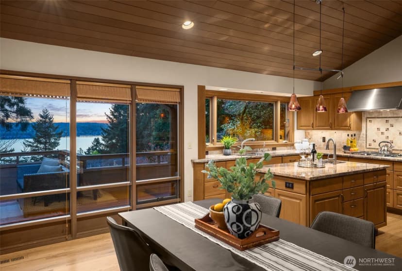 Property photo for 8440 W Mercer Way, Mercer Island photo 11