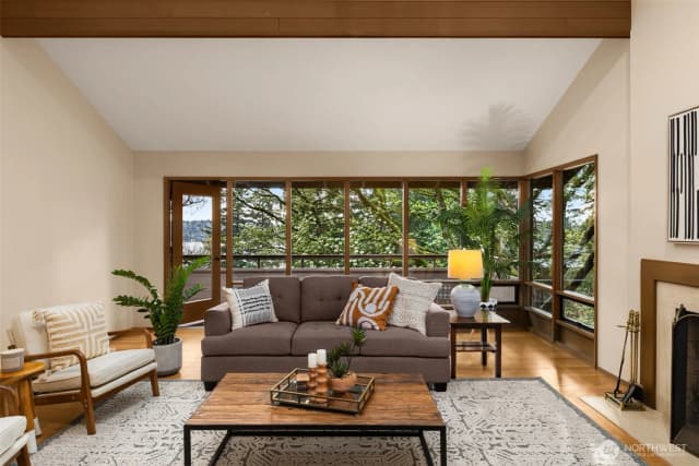 Property photo for 8440 W Mercer Way, Mercer Island photo 5