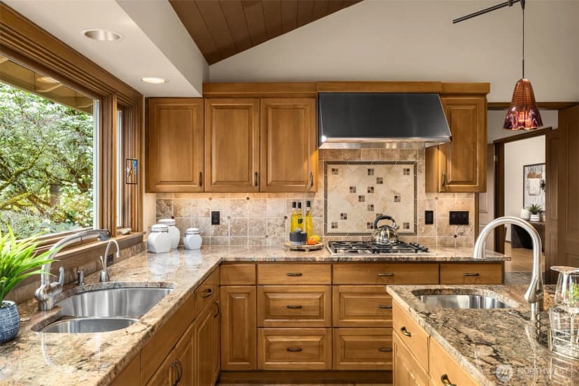 Property photo for 8440 W Mercer Way, Mercer Island photo 12