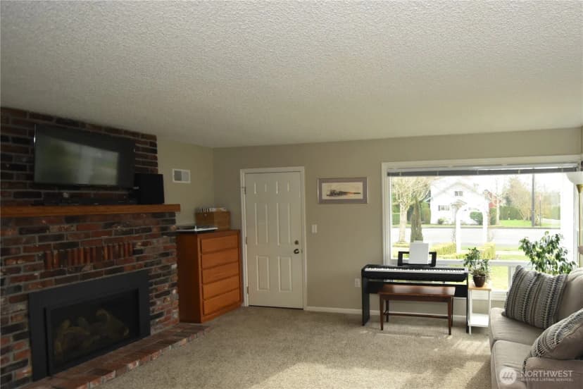 Property photo for 701 E Grover Street, Lynden photo 2