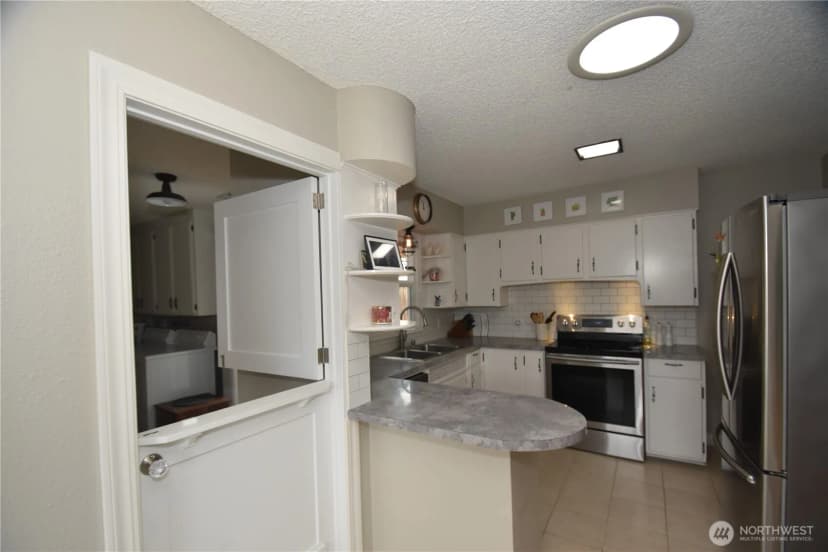 Property photo for 701 E Grover Street, Lynden photo 9