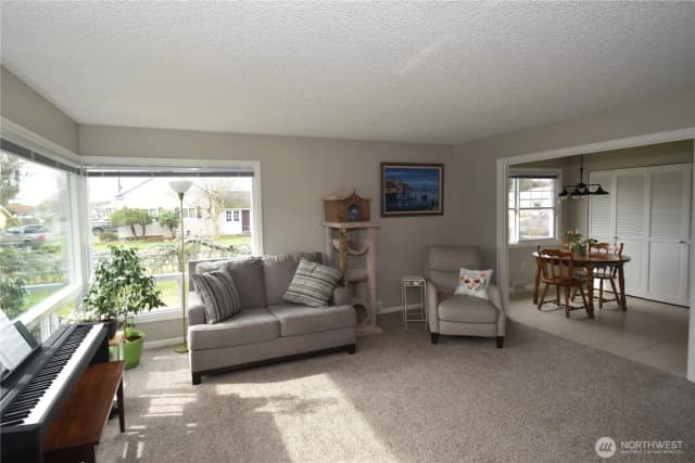 Property photo for 701 E Grover Street, Lynden photo 5