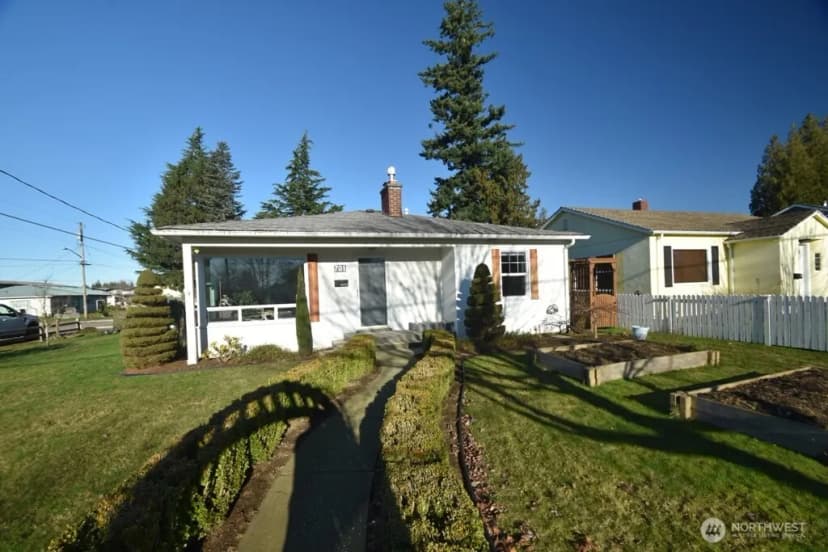 Property photo for 701 E Grover Street, Lynden