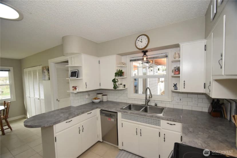 Property photo for 701 E Grover Street, Lynden photo 8
