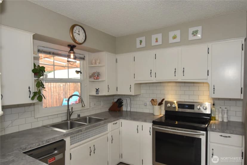 Property photo for 701 E Grover Street, Lynden photo 6