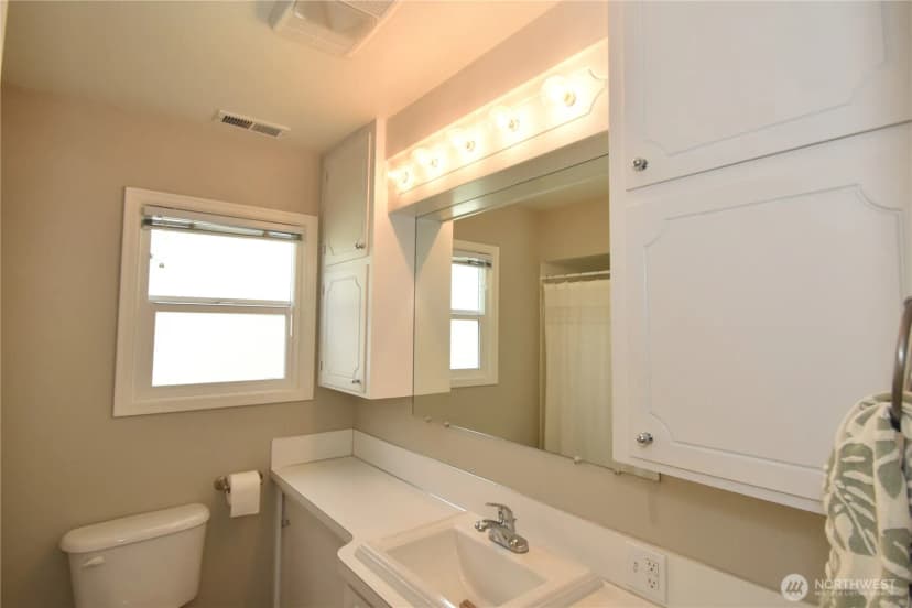 Property photo for 701 E Grover Street, Lynden photo 16