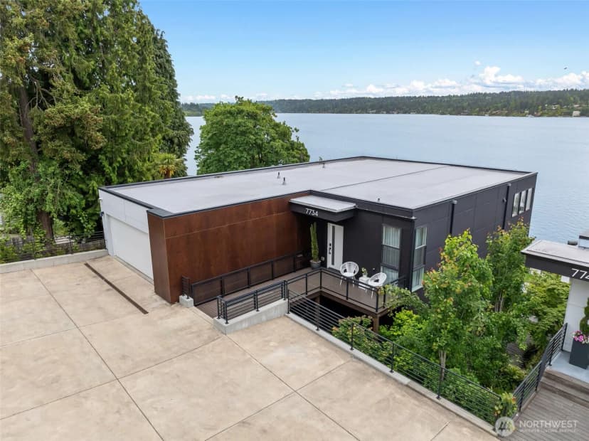 Property photo for 7734 Seward Park Avenue S, Seattle photo 3