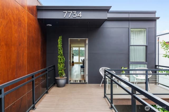 Property photo for 7734 Seward Park Avenue S, Seattle photo 4