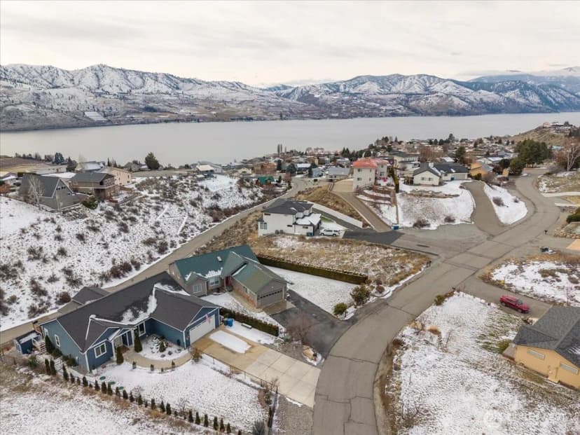 Property photo for 214 Stehekin Way, Chelan photo 2