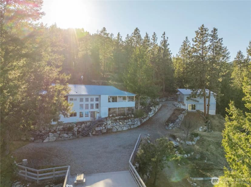 Property photo for 985 Guffy Road, Chelan
