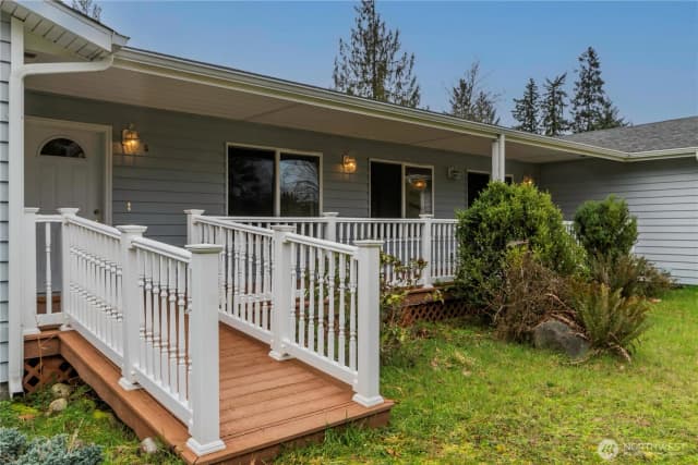 Property photo for 15326 Scenic Shores Drive Se, Yelm photo 3