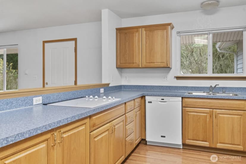 Property photo for 15326 Scenic Shores Drive Se, Yelm photo 9