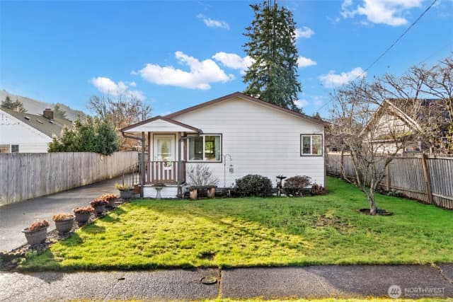 Property photo for 266 Third Street, Morton