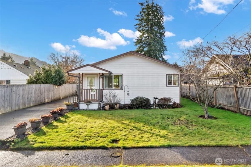 Property photo for 266 Third Street, Morton
