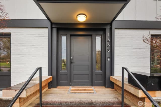 Property photo for 1633 E Calhoun Street, Seattle photo 4