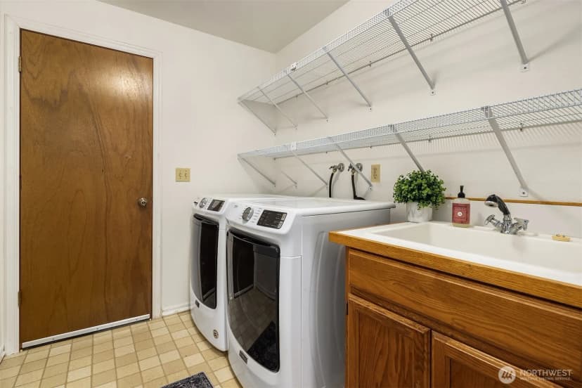 Property photo for 19202 Se 43rd Place, Issaquah photo 22