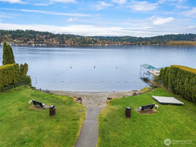 Property photo for 19202 Se 43rd Place, Issaquah photo 2