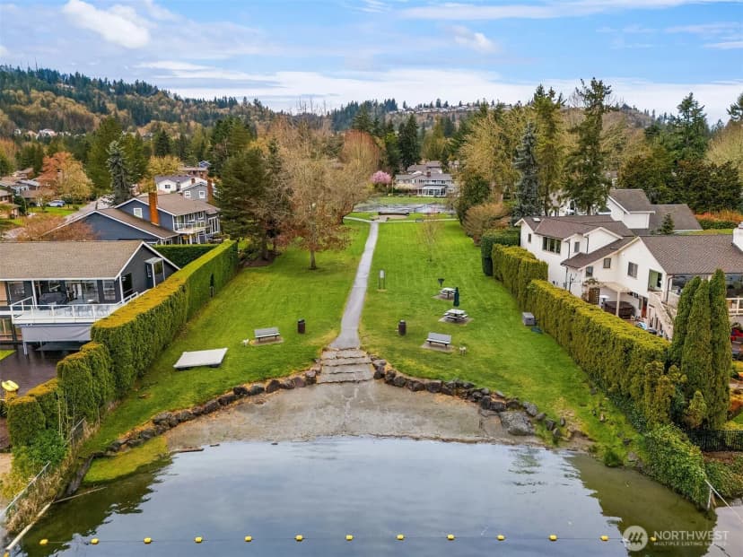 Property photo for 19202 Se 43rd Place, Issaquah photo 3