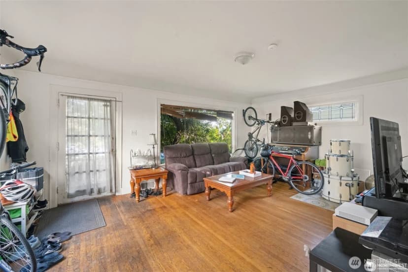 Property photo for 341 Ne 51st Street, Seattle photo 6