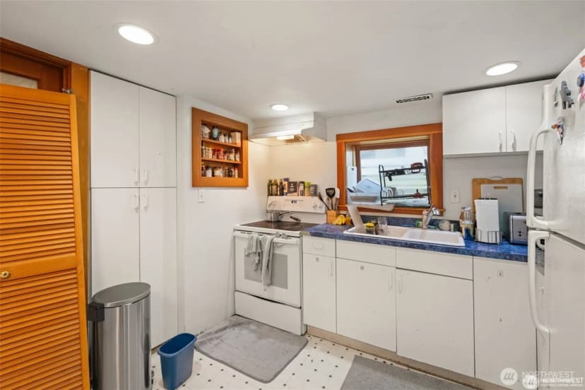Property photo for 341 Ne 51st Street, Seattle photo 13