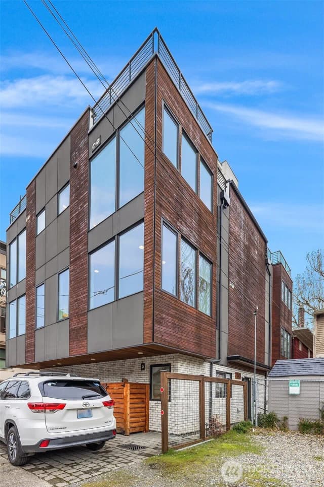 Property photo for 119 A 18th Avenue E, Seattle photo 4