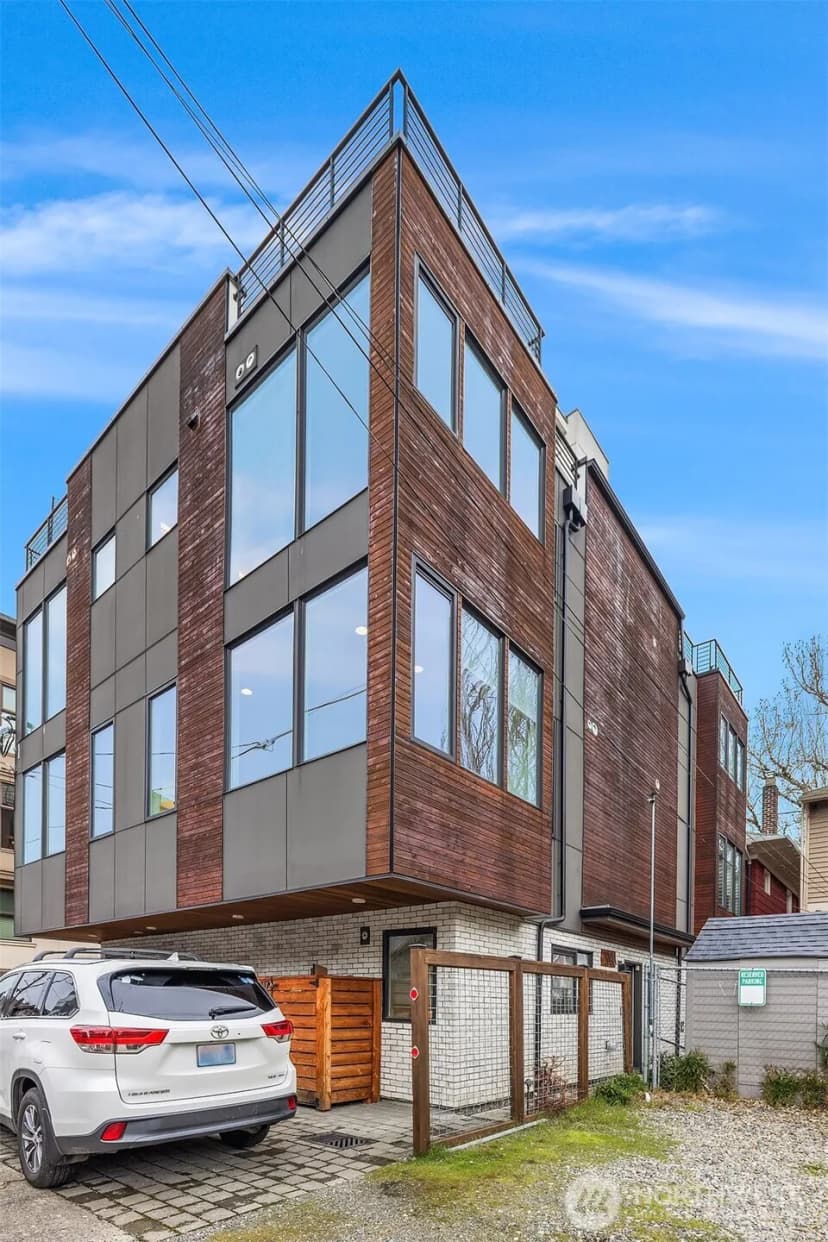 Property photo for 119 A 18th Avenue E, Seattle photo 4