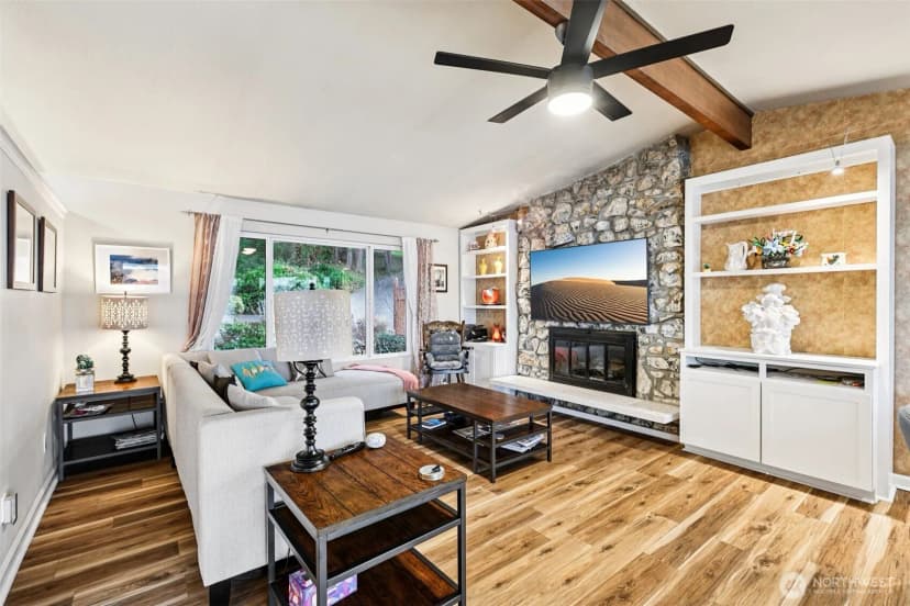 Property photo for 17340 Golden View Avenue, La Conner photo 9